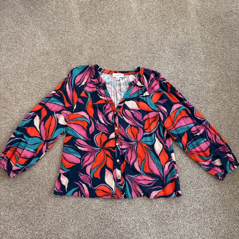 EVEREVE Multicolor Floral Button Down V Neck Blouse Women’s Size Medium EUC